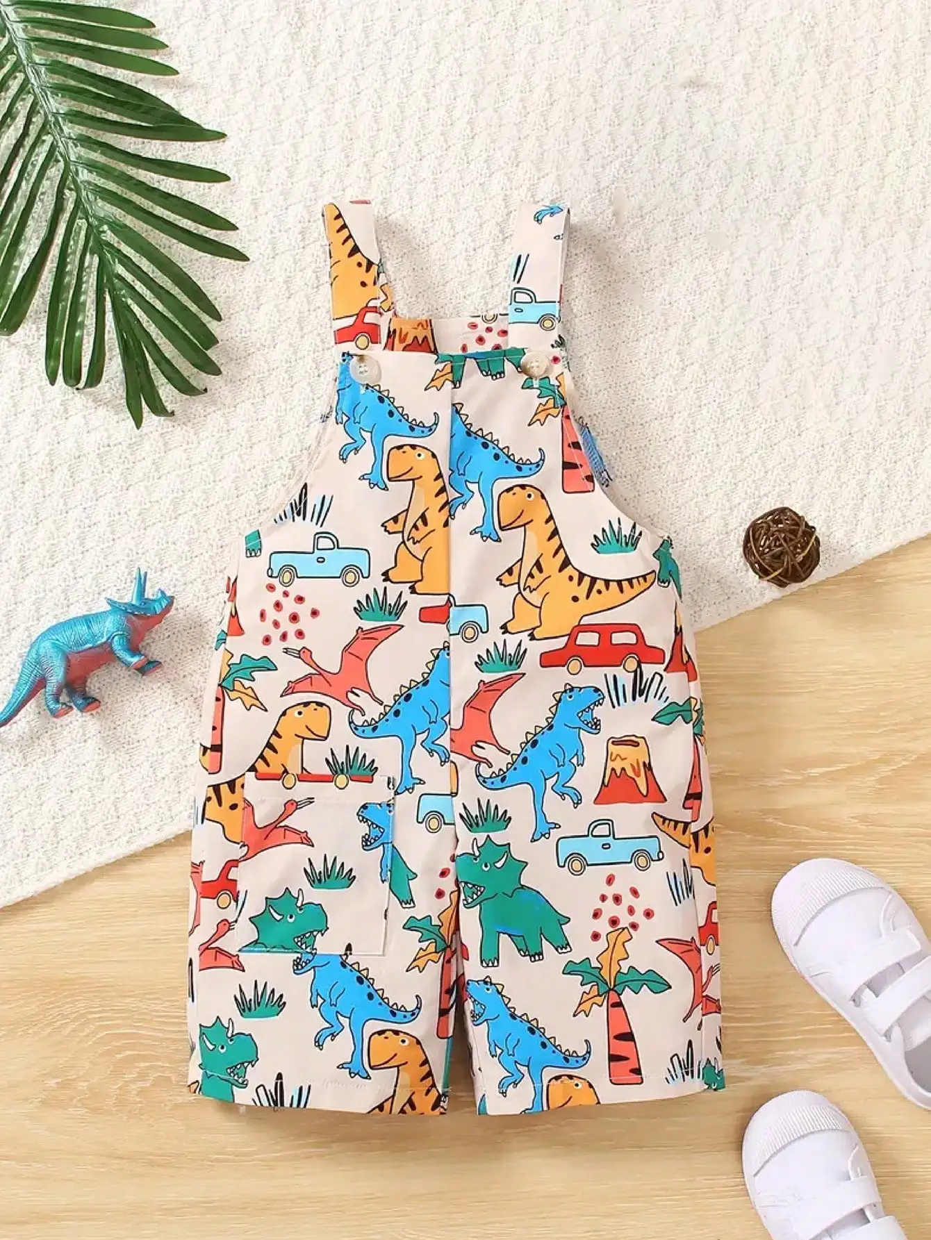 2026 boys' casual and comfortable cartoon dinosaur pattern cute overalls set, suitable for daily outdoor wear in summer