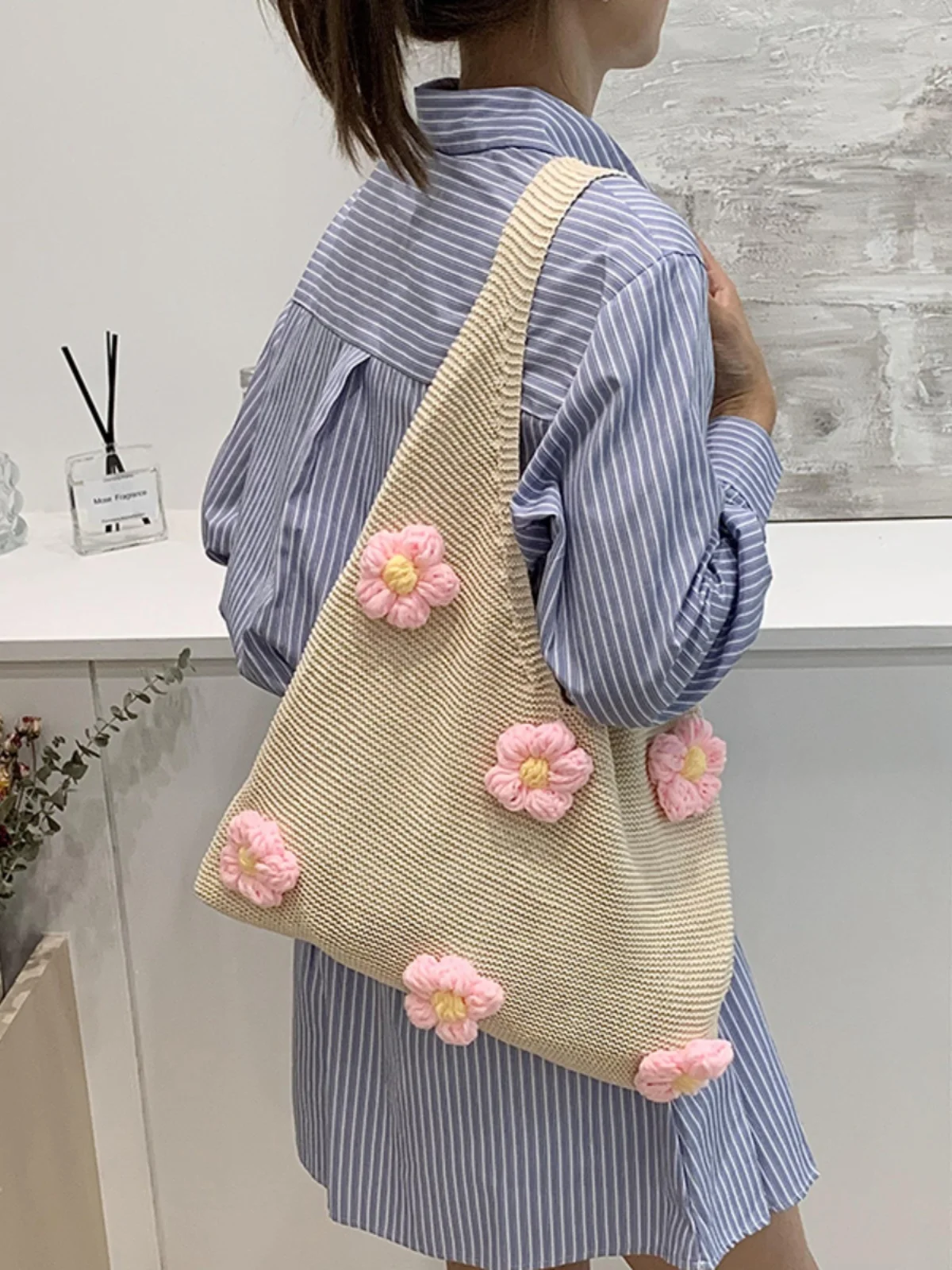 

Handmade Woven Bag [price of 20 Piece]