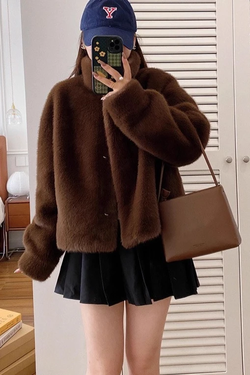 

Autumn and Winter New Women's Fake Fur Coat Stand Collar Fur Integrated Short Coat