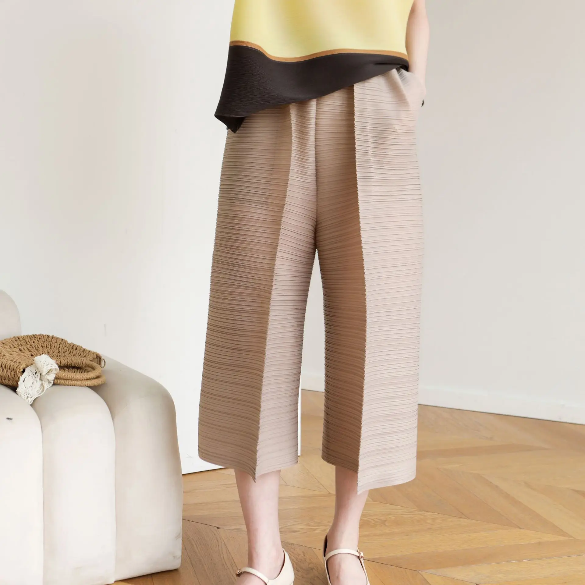 

Miyake Solid Color Pleated Pants Women Fashion Tide 2025 Summer New Elastic Waist Loose Casual Calf-length Trousers