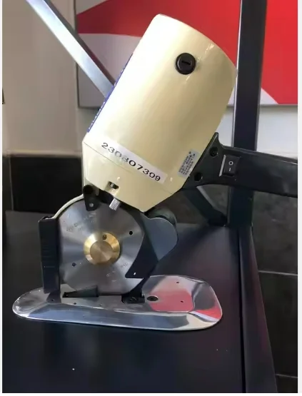 Dua Set Mesin Pemotong Pisau Bulat Otomatis