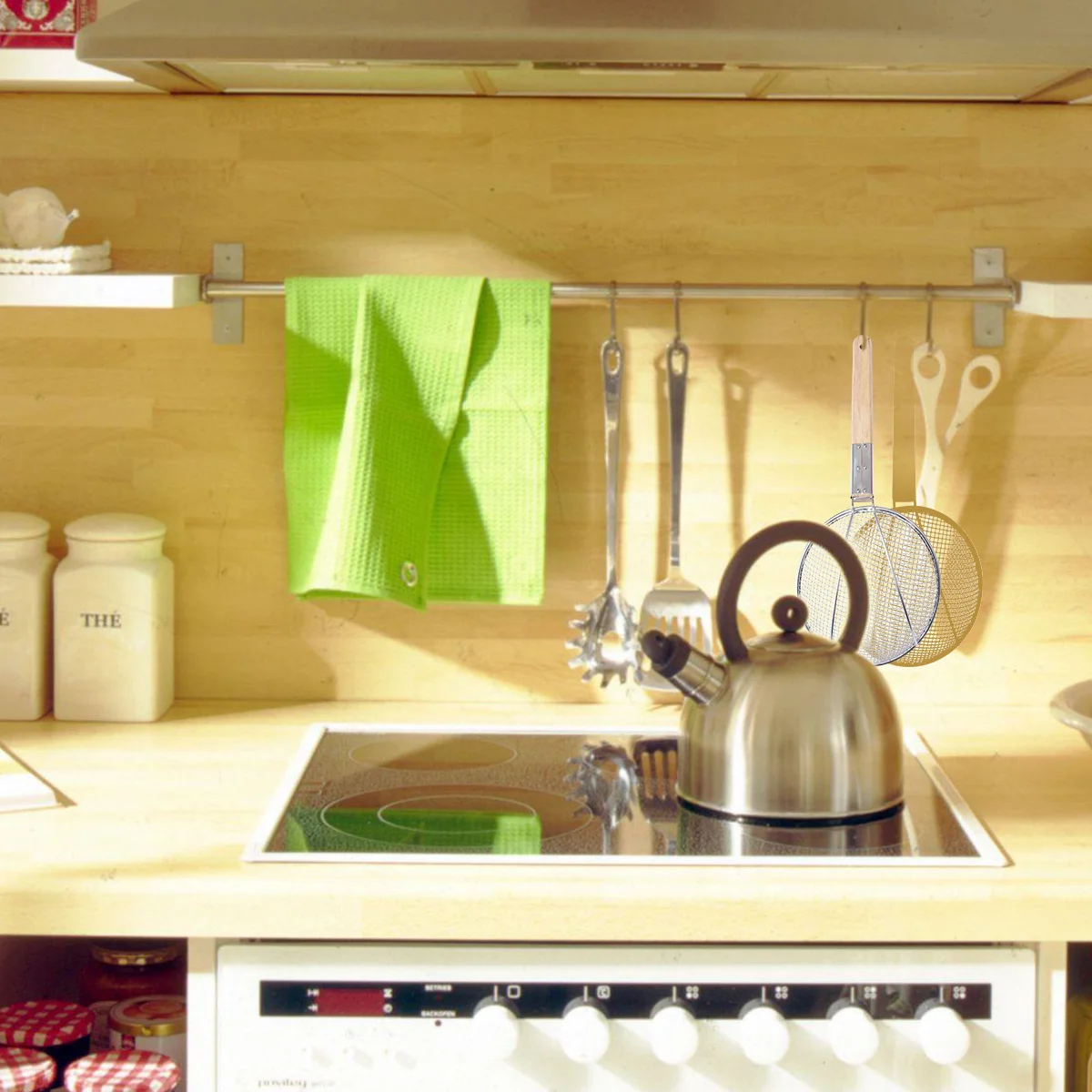 

Heavy Duty Stainless Steel Skimmer 24Cm Wood Handle Strainer Ladle for Frying Fish Fries Vegetables Home Kitchen Cookware