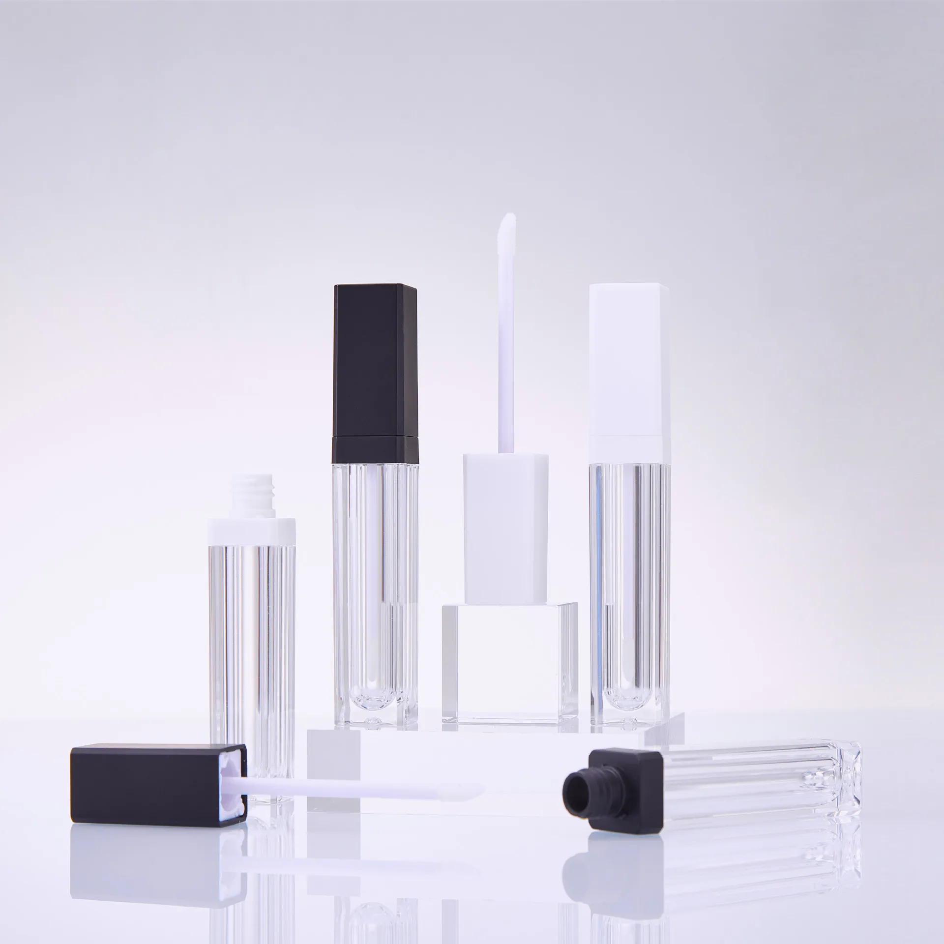 

50 pcs 7ml Square Lip Gloss Tubes Liquid Lipstick Bottle White Black Cap Empty Refillable Cosmetic Packing Container