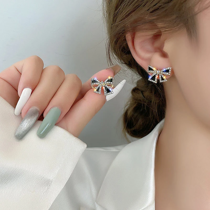 New Trendy Inlaid Rhinestone Bowknot Stud Earrings For Women Personality Unique Design Earrings Wedding Jewelry Birthday Gift