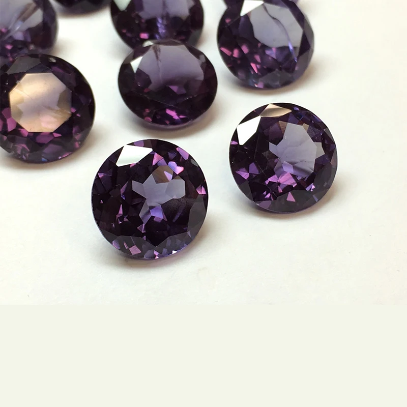 مختبر نمت الكسندريت حجر اكسيد الالمونيوم الاصطناعي قطع مستديرة تغيير من الأخضر إلى الأرجواني جودة عالية تحديد شهادة AGL