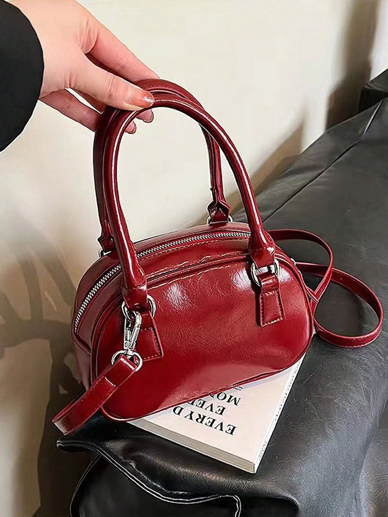 Red Bag 2024 New Korean Handheld Bowling Bag Versatile Crossbody Bag Casual Small Square Bag