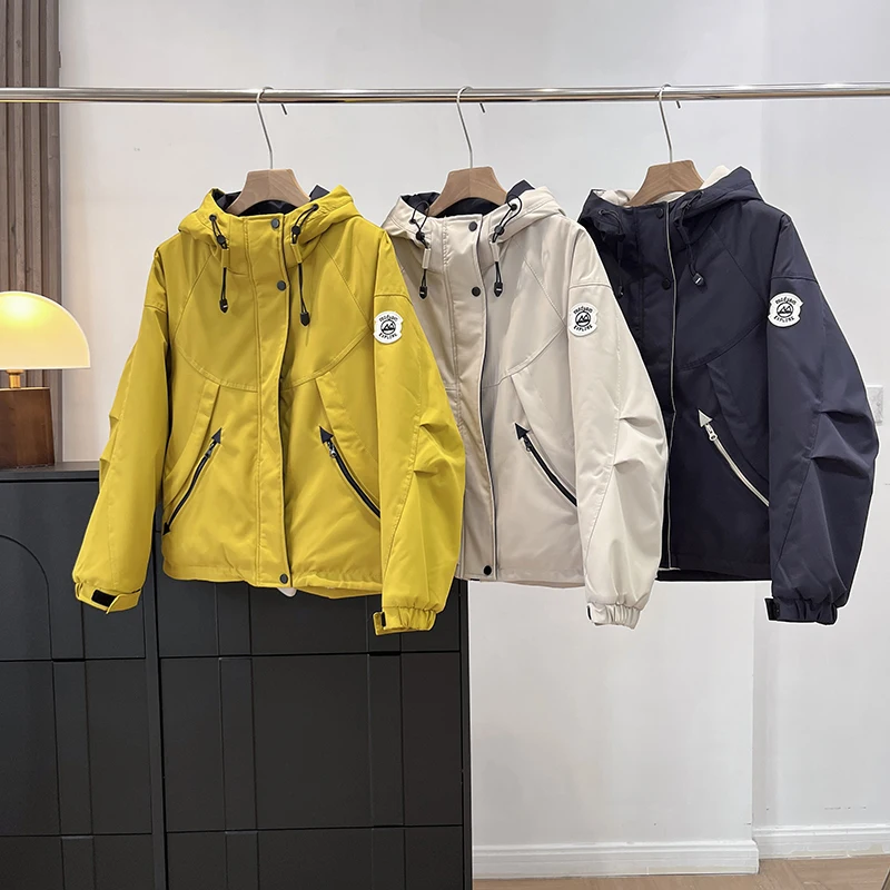 Thickened Lamb Velvet Hooded Jacket Women's Outdoor Windproof Waterproof Winter Coat Warm Commuter Style Regular Fit Zipper