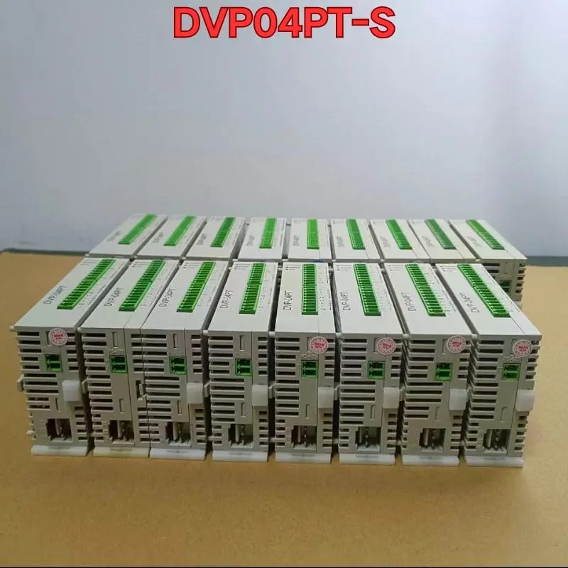 

Б/у модуль ПЛК DVP04PT-S, проверка функционала нормальная. Последние цены на 2026 год.