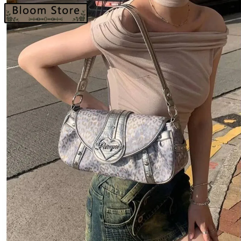 

Bloom Leopard Print Sier Shoulder Bags Women Vintage Heart Casual Underarm Purse Female Punk Messenger Bag Aesthetic
