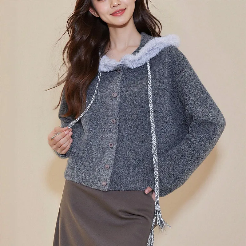 سترة نسائية محبوكة جديدة لشتاء 2025 بقلنسوة من القطيفة ورباط وشرابة #2