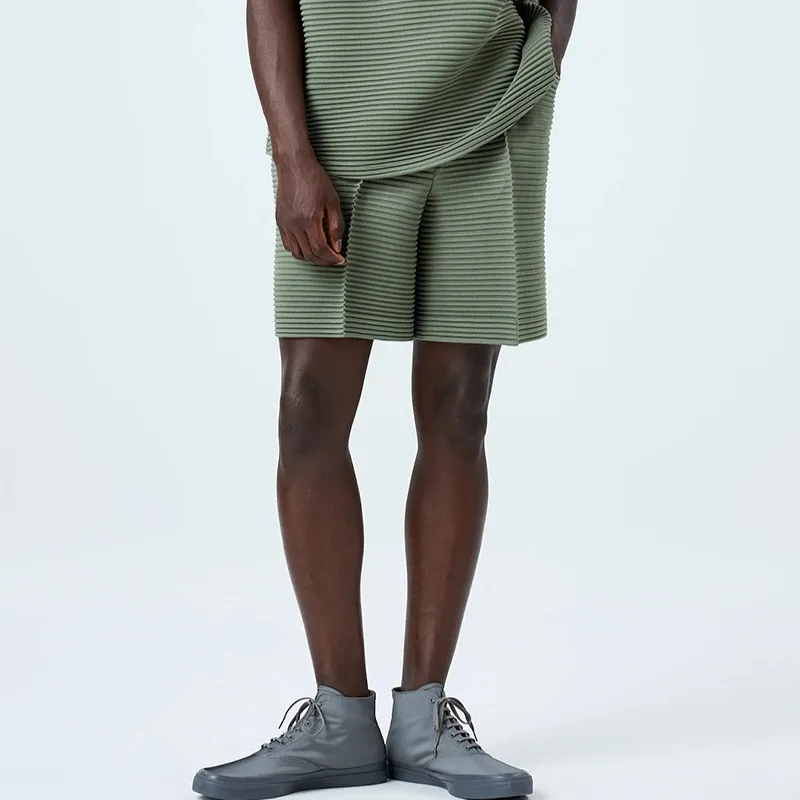 

Мужские минималистичные серии Miyake плиссированные однотонные свободные шорты с горизонтальной дугой 5/10 летние пляжные спортивные штаны