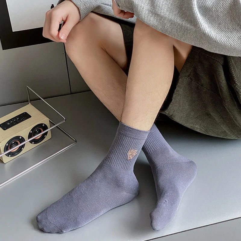 

Мужские носки, однотонные хлопковые носки для мужчин, чулки среднего размера с вышивкой и надписью, приятные для кожи чулки для отдыха, дышащие