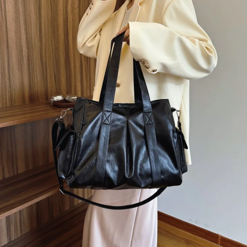 

Elegant Classic Commuter Tote Bag Large Capacity Solid Color Leather For Women Business Casual Leisure Use
