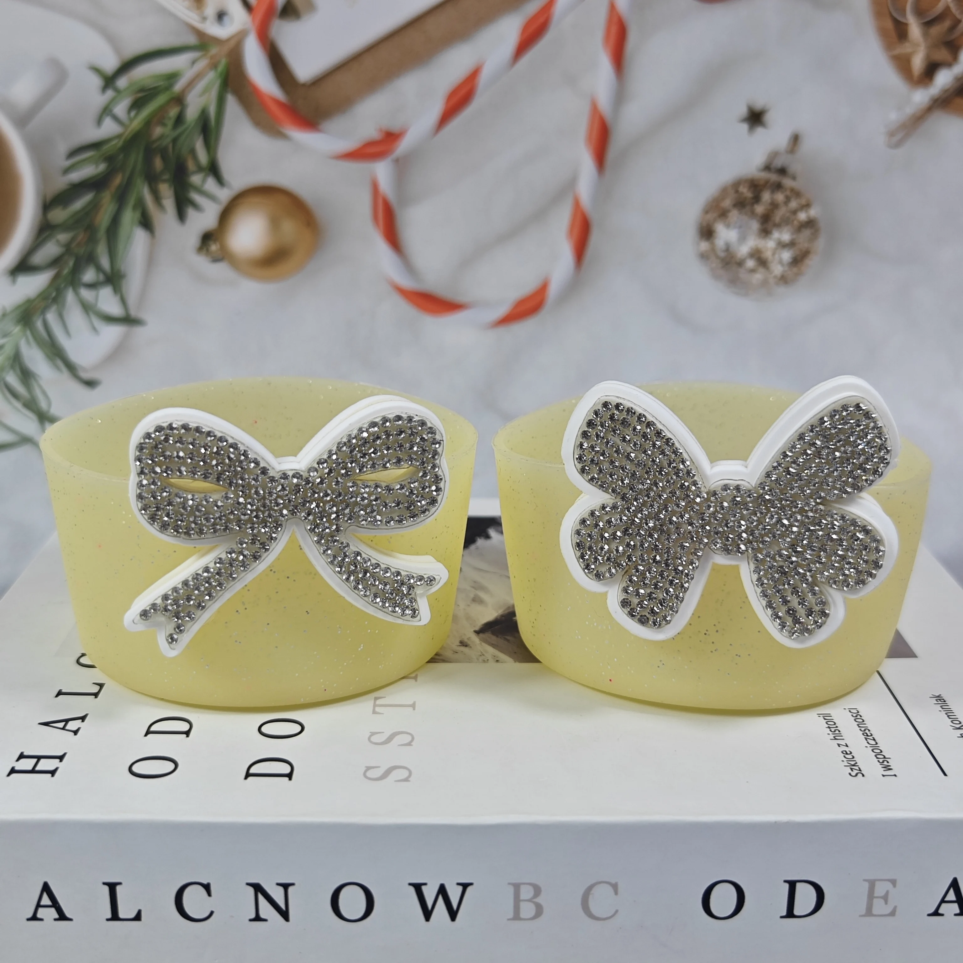 

Новый силиконовый желтый чехол для чашки с бантом, инкрустированный ромбами, защитный чехол для чашки