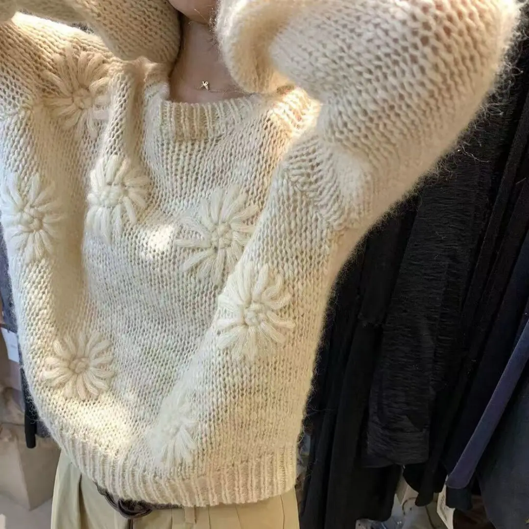 Women Petite Autumn and Winter New Temperament Soft Waxy Three-dimensional Flower Top Loose Long-sleeved Sweater Trendy
