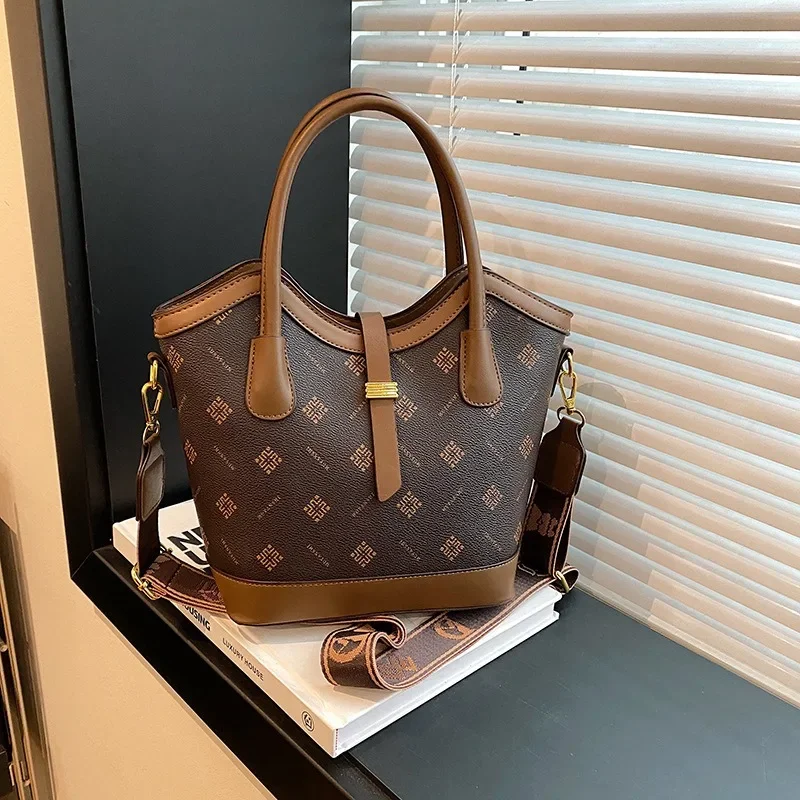 

2025 Fashionable Retro Women's Shoulder Bag Printed Crossbody Tote Large Capacity Simple Design Casual Everyday Bag