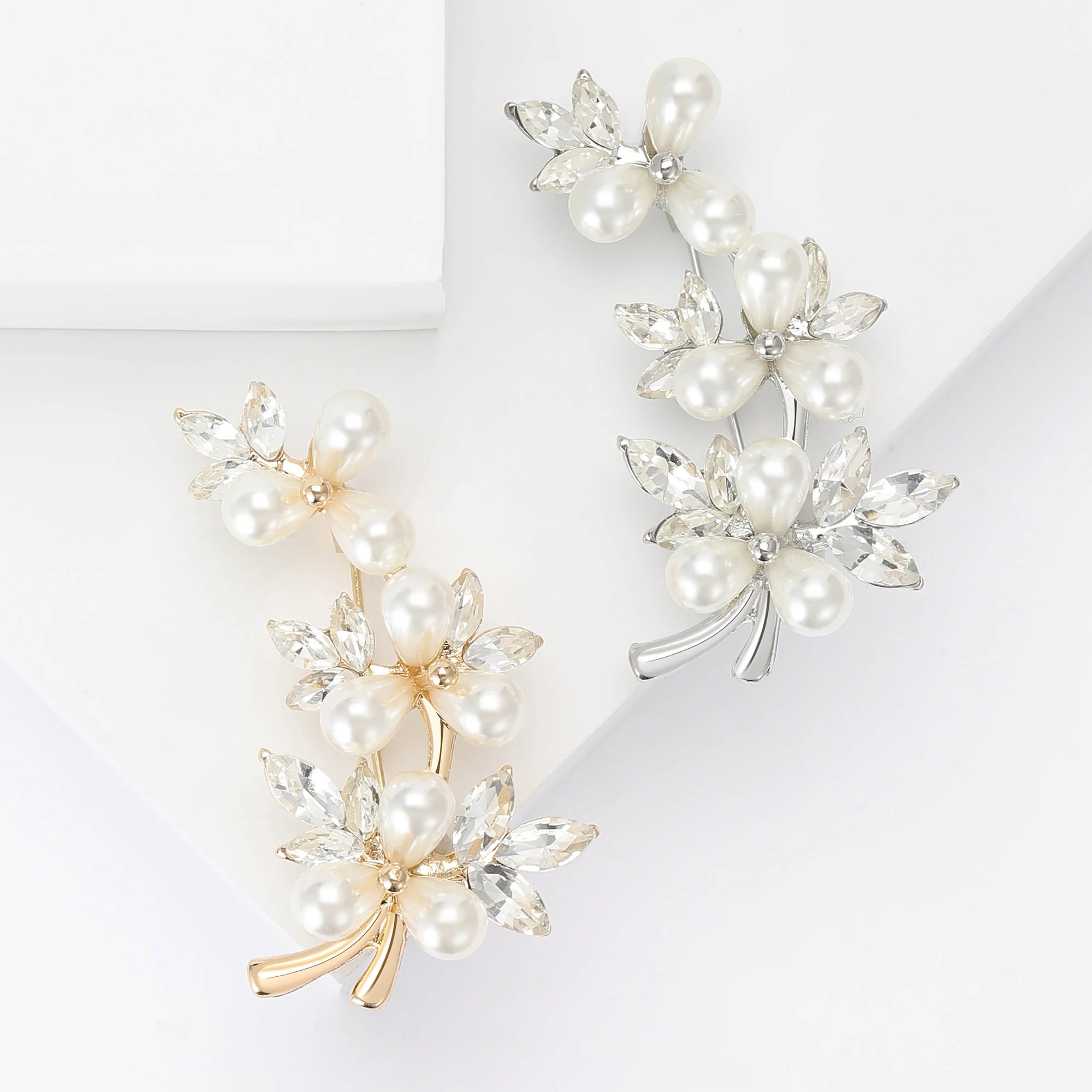 Gorgeous Pearl Crystal Bouquet Brooches for Women Unisex Flower Pins 2-color Available Casual Party Accessories Gifts