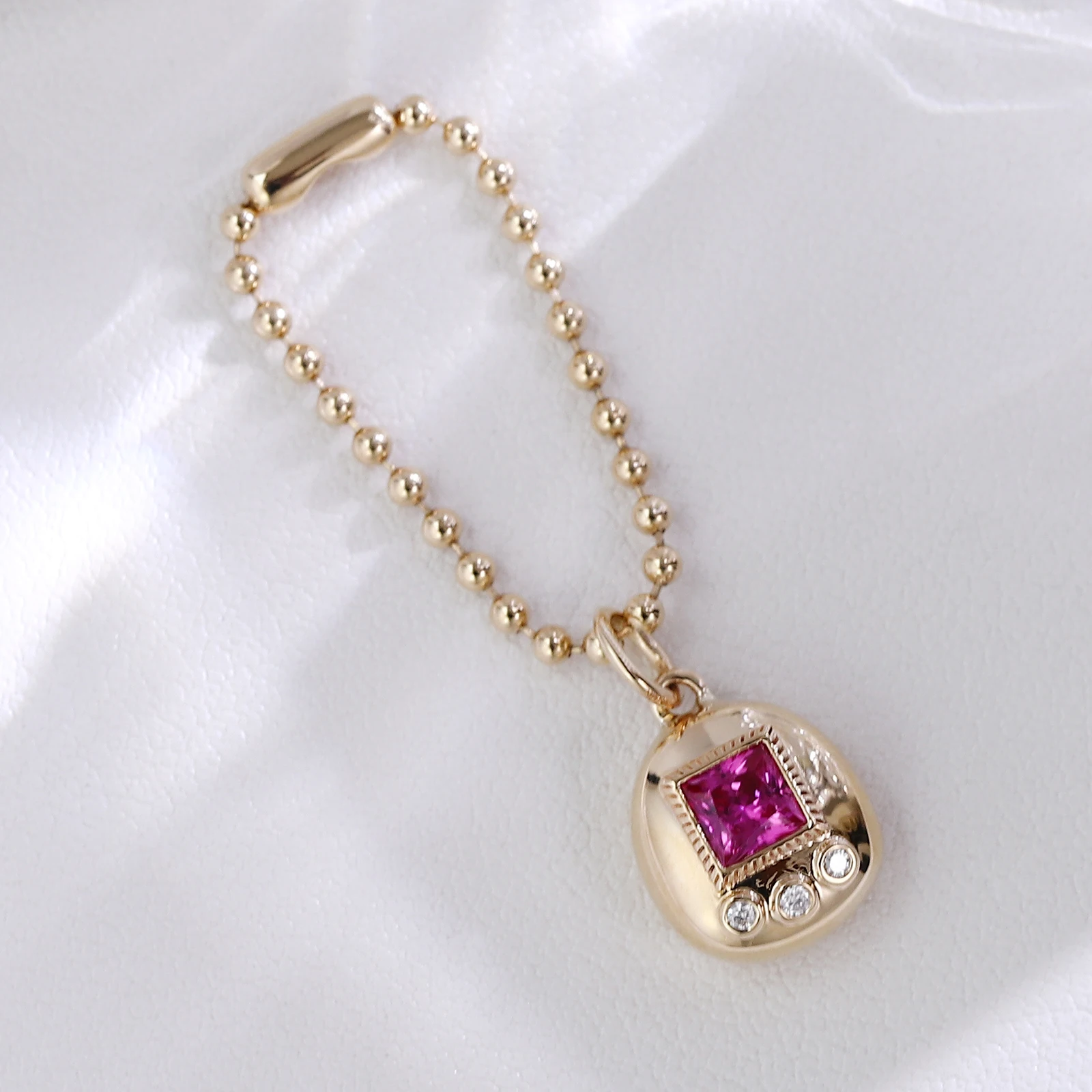 

Provence Tamagotchi Charm Pendant Lab Gemstone 10K 14Kgold Cute Toy Pendant fashions Streetwear Hip Hop Beads jewelry Custom
