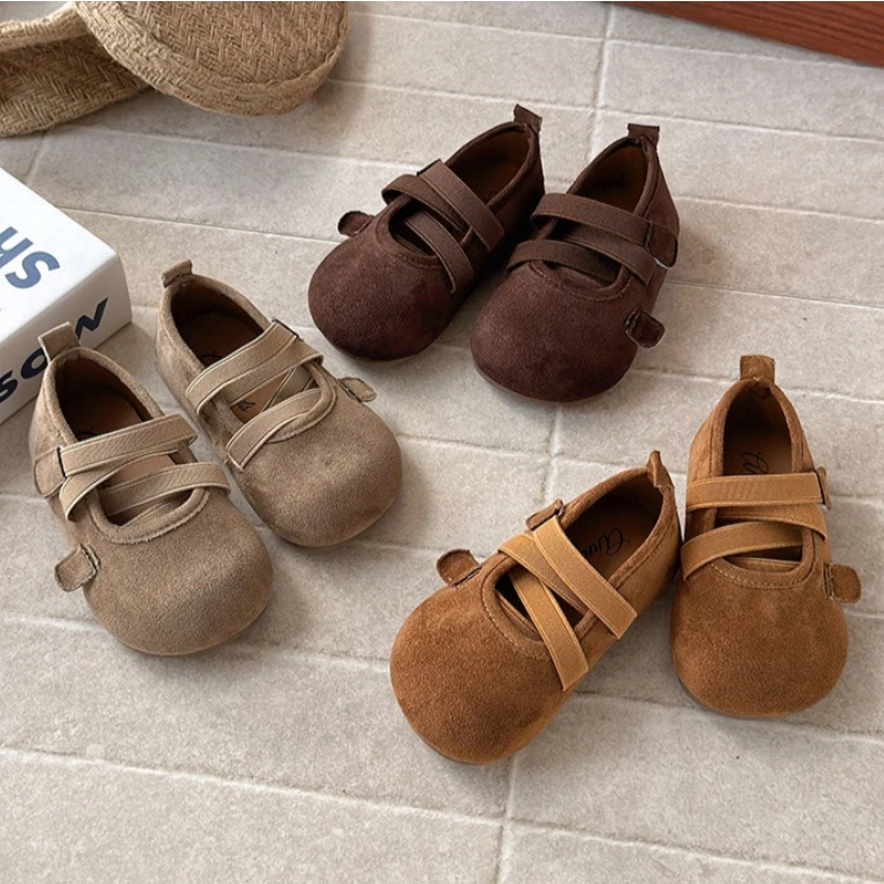 

Детские лоферы в стиле ретро, 2026, четыре сезона, новые простые детские туфли на мягкой подошве, повседневные слипоны для девочек, универсальные прогулочные туфли-бобы для кампуса