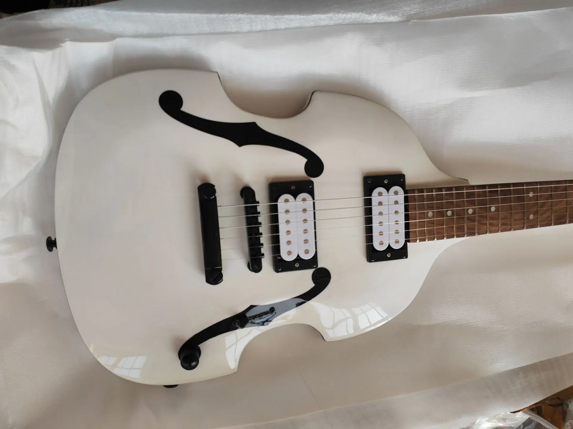 Custom Shop 22 Frets F Hole White Semi Hollow Body Electric Guitar White Humbucker Pickups Rosewood Fretboard Black Hardware