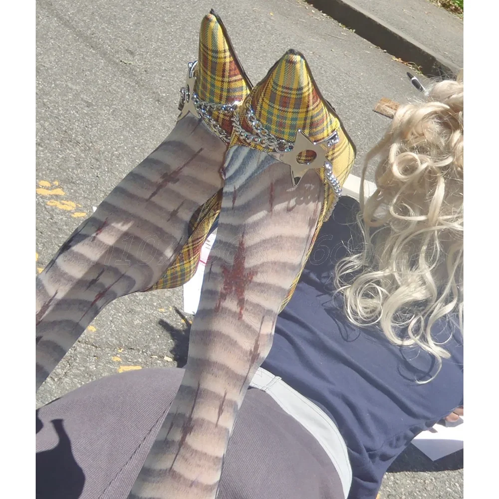 

Plaid Pattern Fabric Pump Metal Chain Decor Extremely Pointy Toe Shoe for Women Thin Heel Fashion Shoes 2025 Zapatos Para Mujere