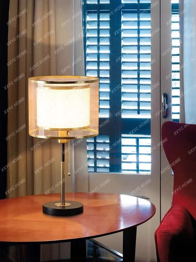 Desk lamp, bedroom bedside lamp, light luxury, high-end sense, modern simple home, warm, romantic and fashionable