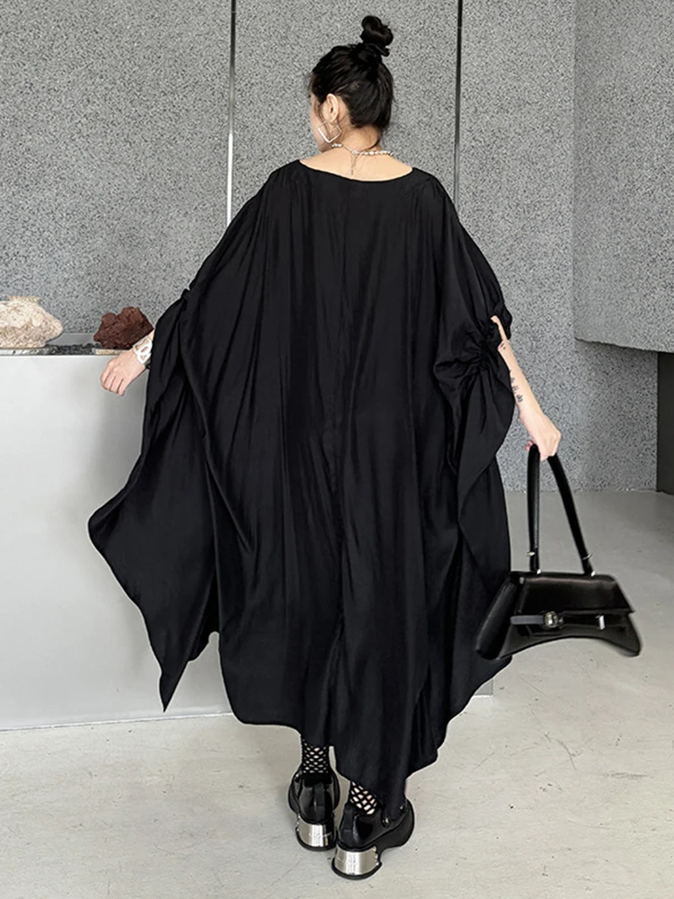 [EAM] Women Black Pleated Irregular Big Size Long Dress New Round Neck Half Sleeve Fashion Tide Spring Summer 2024 1DH6284