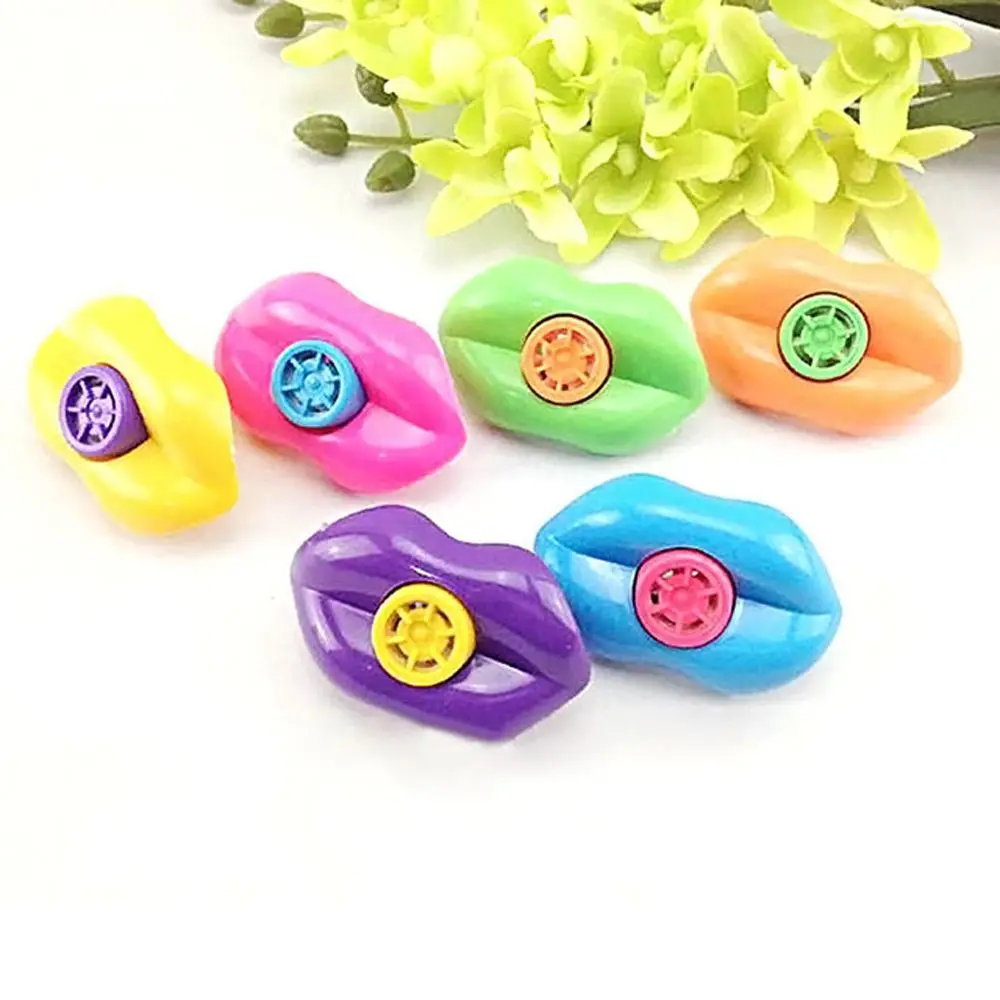 รางวัลเกมวันเกิดของเล่นอุปกรณ์ Lucky Loot Super Funny Lip Shape นกหวีดนกหวีดพลาสติกนกหวีดปาก Lip Whistle