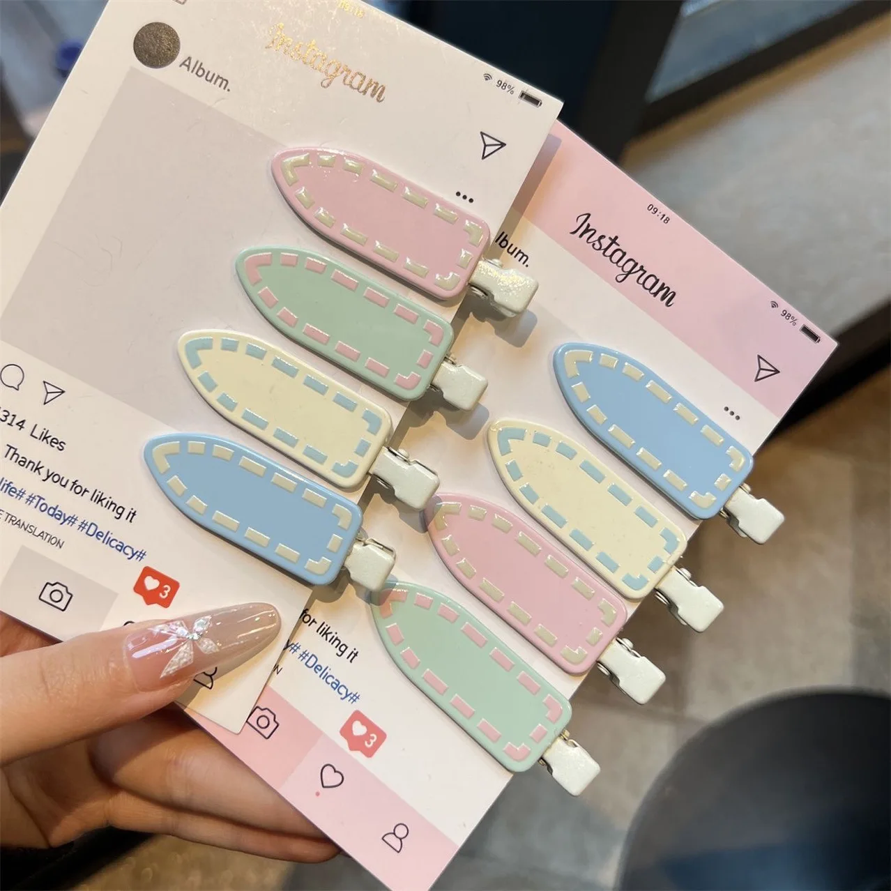 

Korean Cream Clips 2PCS Line Art Arrow Barrettes Matte Finish Alligator Clips Hypoallergenic Fringe Clips Tender Hold