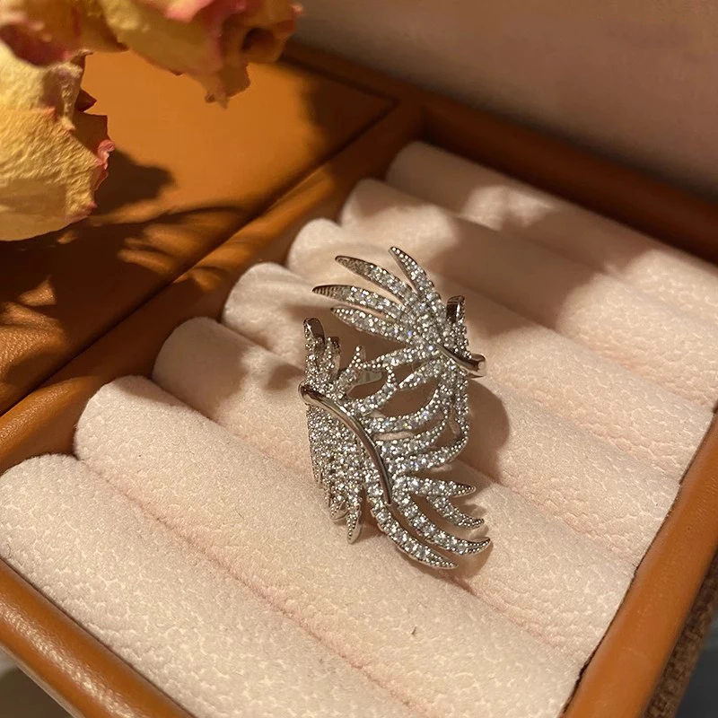 Huitan Aesthetic Feather Design Finger Ring for Women Luxury Full CZ Wedding Party Statement Female Rings Silver Color Jewelry
