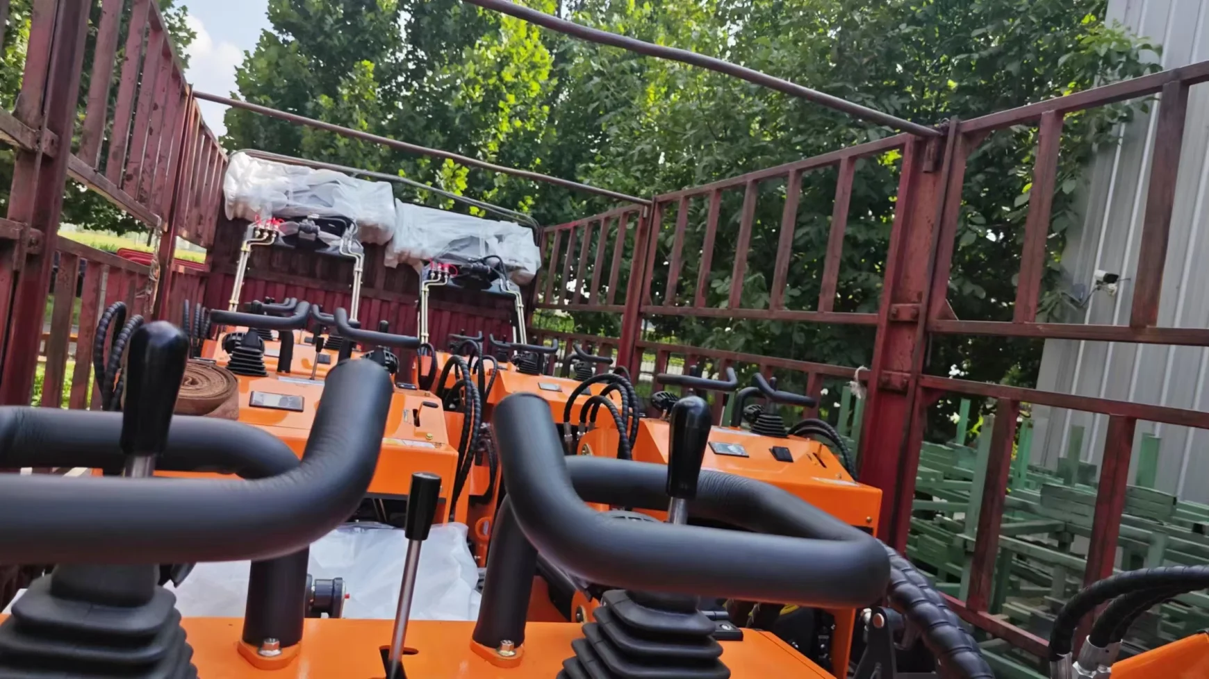 Kompaktlader Mini-Radlader Kostenloser Versand Tragbarer multifunktionaler Frontlader Dieselmotor Kompaktlader Kleiner Lader – Detail 14