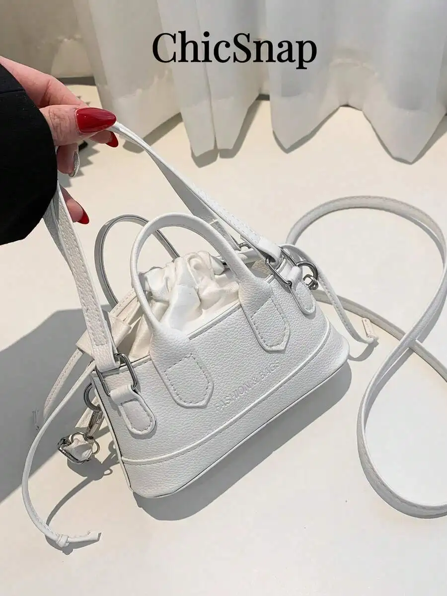 

Белая мини-сумка через плечо из искусственной кожи с завязками и металлической фурнитурой