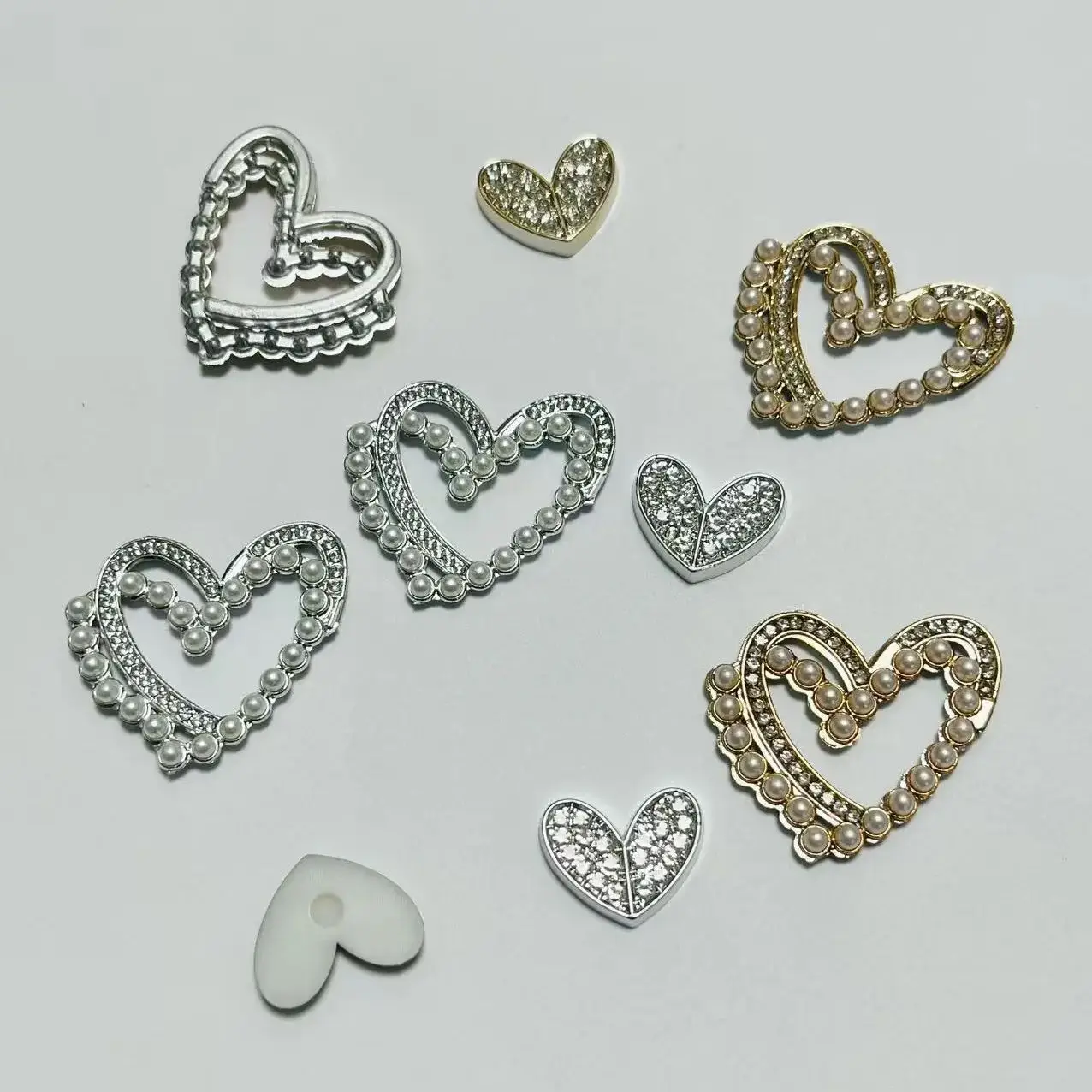 

20Pcs Mixed Golden Silver Full Diamond Pearl Hollow Heart Resin Junk Phone Case Decoration Charms Handmade Hairpin Crafting Part
