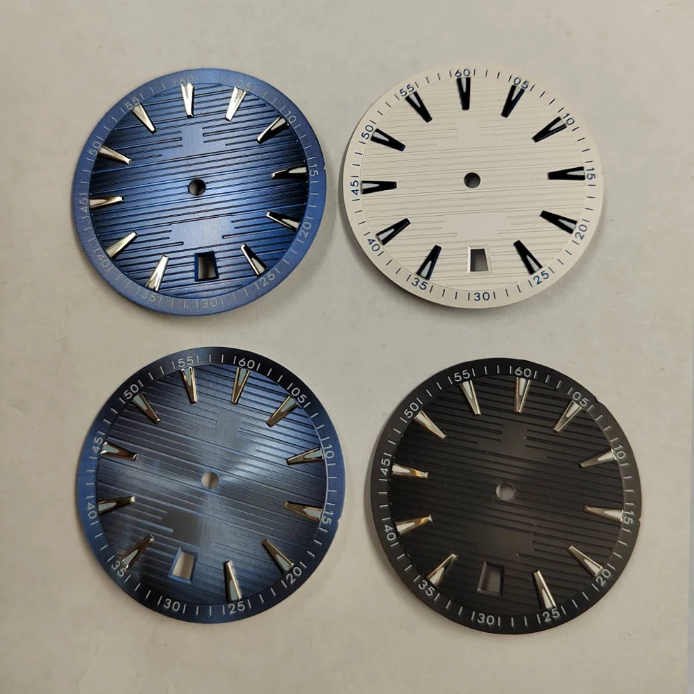 33,3 mm großes schwarzes, blaues und weißes Zifferblatt mit leuchtendem Design, kompatibel mit NH35-Uhrwerk, Kalender bei 6 Uhr.
