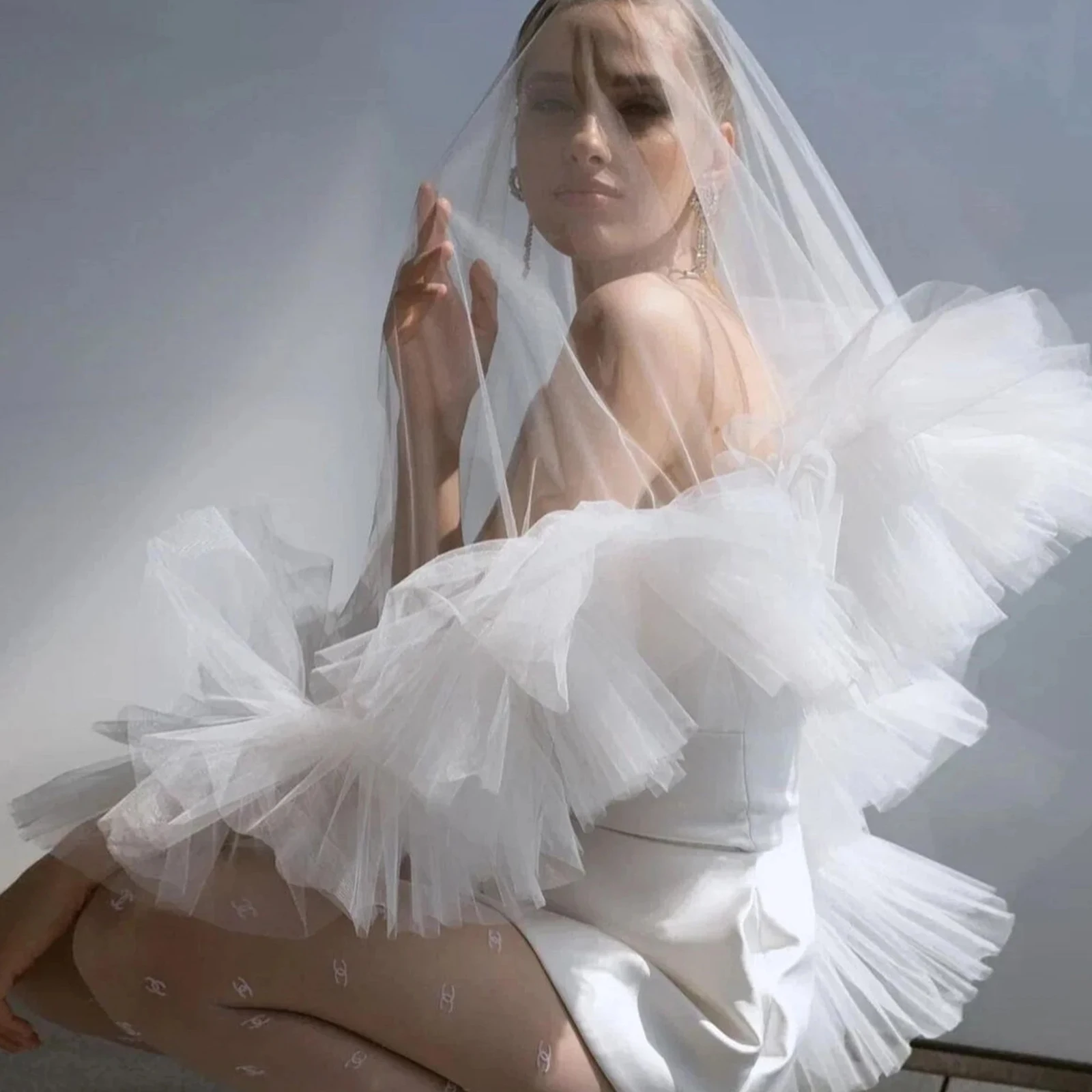 طرحة زفاف مكشكشة مع ذيل كبير يغطي الوجه ممكن مخيط يدويًا فاخر ورومانسي طبقة مزدوجة أبيض عاجي G183