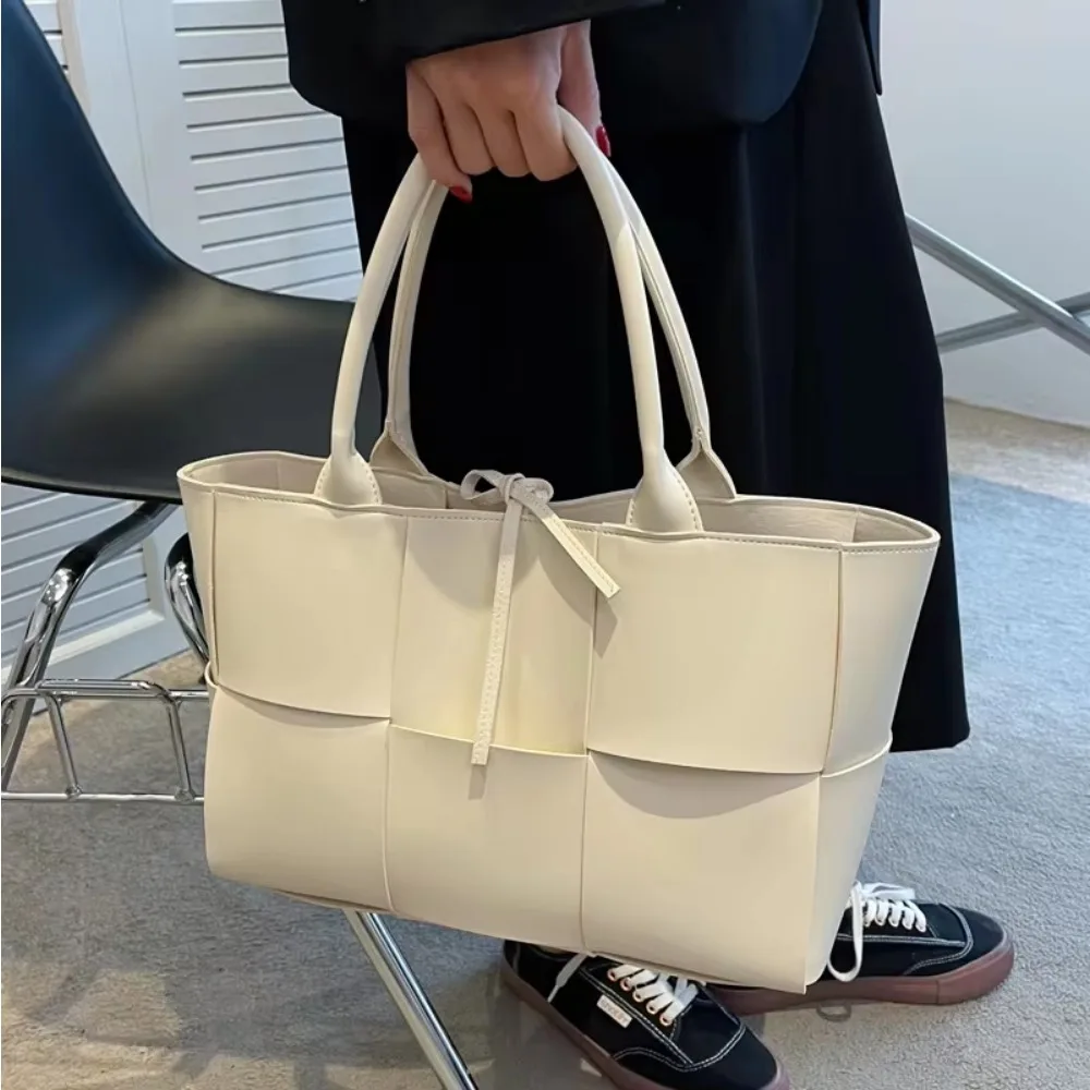 Bolsos de gran capacidad para mujer, bolsos de mano tejidos de cuero de moda, bolsos de diseñador de Color sólido con cordones a cuadros, bolsos de