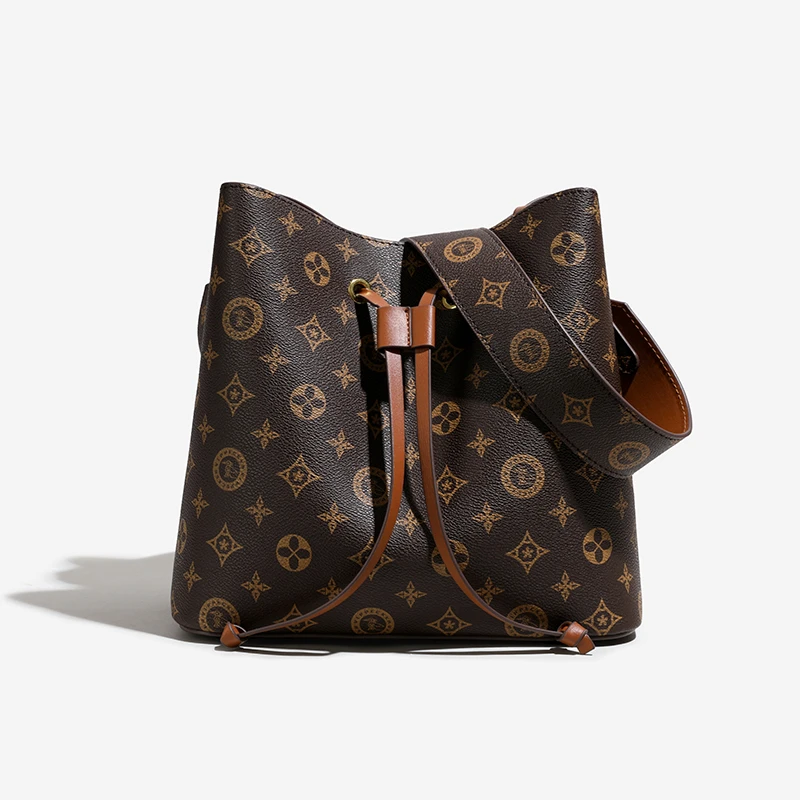 

Fashionable Large Capacity Leather Shopper Bag - Minimalist Vintage Crossbody Handbag with Designer Letter Logo for Women