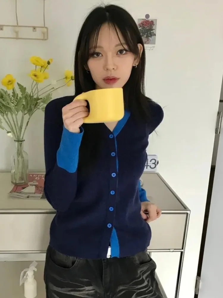 

V-Ne Splice Knitted Sweater Women's Slim Fit Retro Sle with Small Buttons Autumn New Arrival Faionable Casual Top