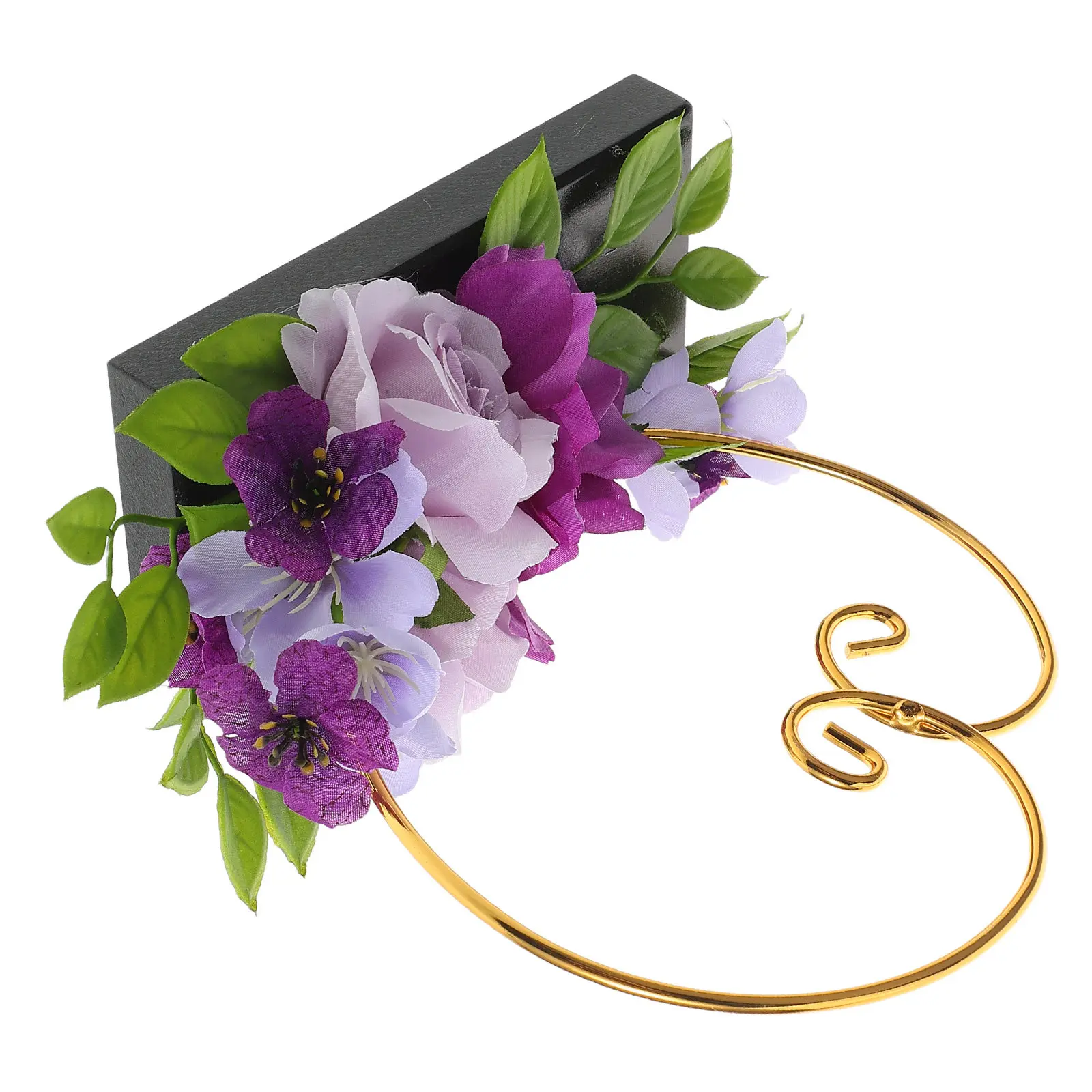 

Realistic Fake Rose Jewelry Holder in Heart Shape - Stylish Wedding Ring Display Stand for Engagement Party Table Centerpiece