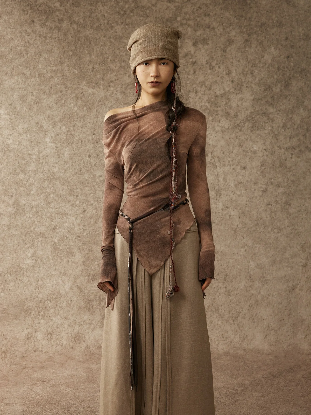 

Топ с асимметричным воротником и длинными рукавами alpw Cloud Cutting Village Aesthetic Evening Glow, цвет розовый бобовая паста