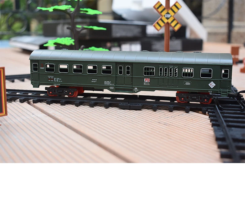 Rei Ferroviário Elétrico Clássico Trem De Passageiros, Simulação Locomotiva a Vapor De Água, Playset, Bateria, Som De Fumaça