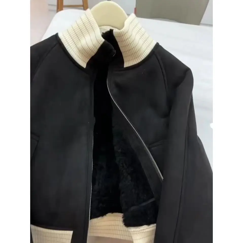 

Lamb Wool Jacket Elegant Woman Twill Material Diagonal Fabric Slanted Textile Angled Cloth Oblique Stuff Inclined Substance Vibe