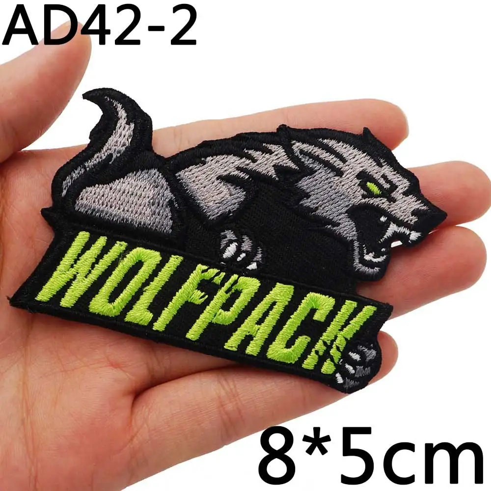 AD23-43 Lone Wolf Panther Animals Embroidered Patches Motorcycle Knight Badge with Hook Backing for Clothing Applique