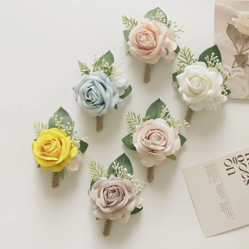 โบฮีเมียนประดิษฐ์ Rose Boutonnieres พร้อม Greenery Accents เหมาะสําหรับเจ้าบ่าวเจ้าบ่าวงานแต่งงาน Decor พรหมครบรอบทุกวัน