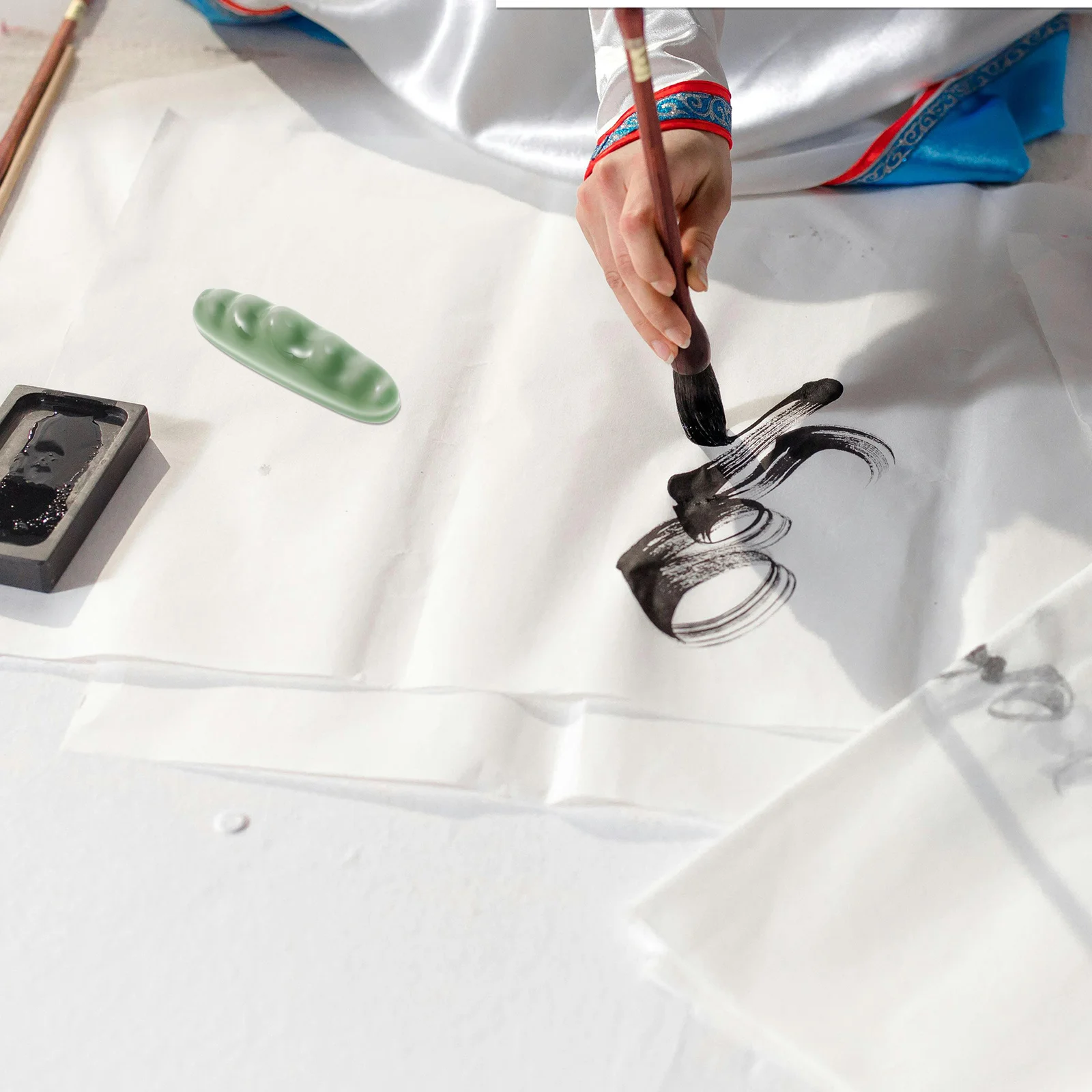 

Ceramic Calligraphy Brush Holder Wave Design Brush Rest for Writing Painting Calligraphy and Artist Supplies Desk Organizer