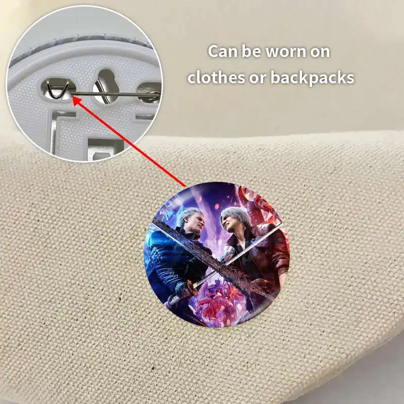 الشيطان قد يبكي لعبة أنيمي شخصية شارة بروش مرساة الأجهزة الطرفية دبوس 75 مللي متر حقيبة مدرسية قلادة حديدية الكرتون هدية عيد ميلاد