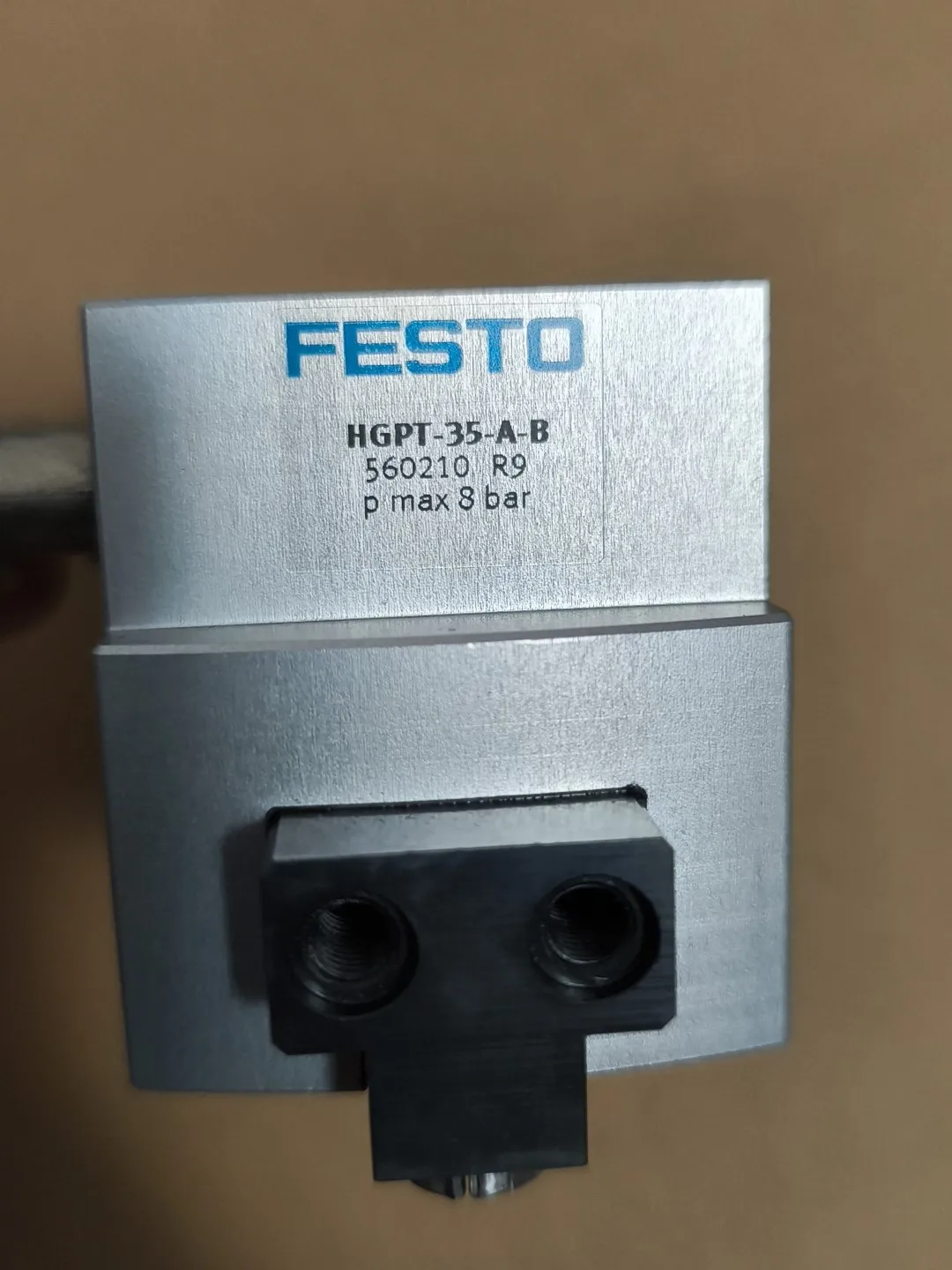 Цилиндр с захватом FESTO, модель HGPT-35-A-*** 5