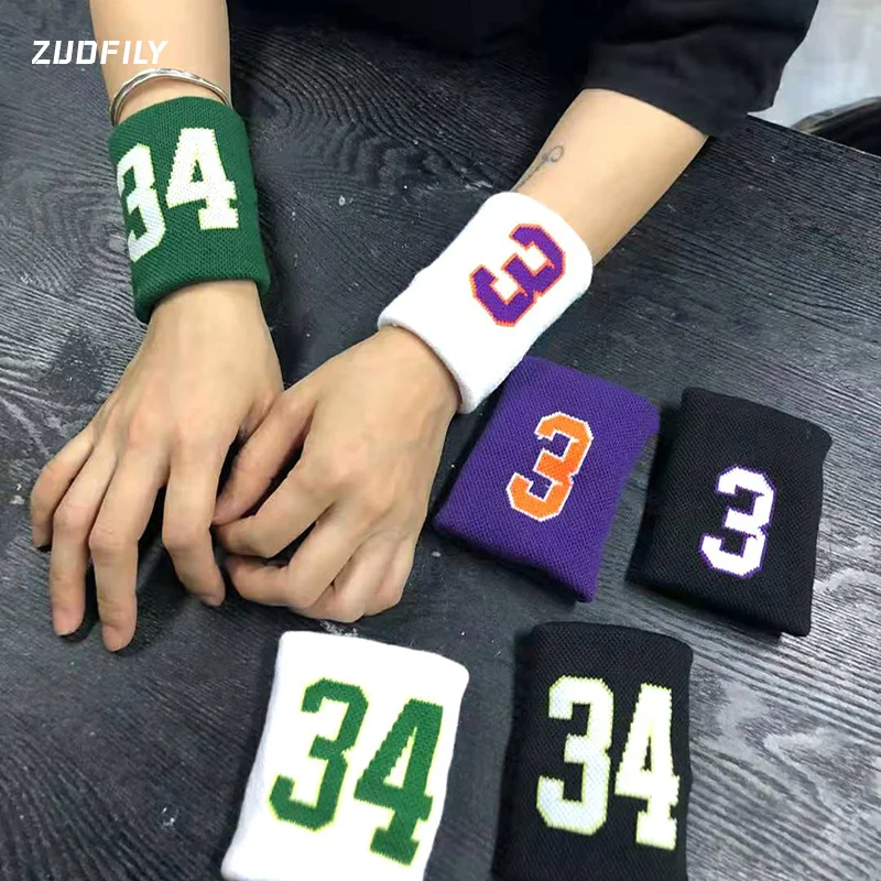 Sweatband band กีฬาสายรัดข้อมือเล่นฟิตเนสมือสายรัดข้อมือแบบมืออาชีพที่รัดข้อมือรองรับเหงื่อที่ห่อเทนนิสแบดมินตันยามบาสเก็ตบอล