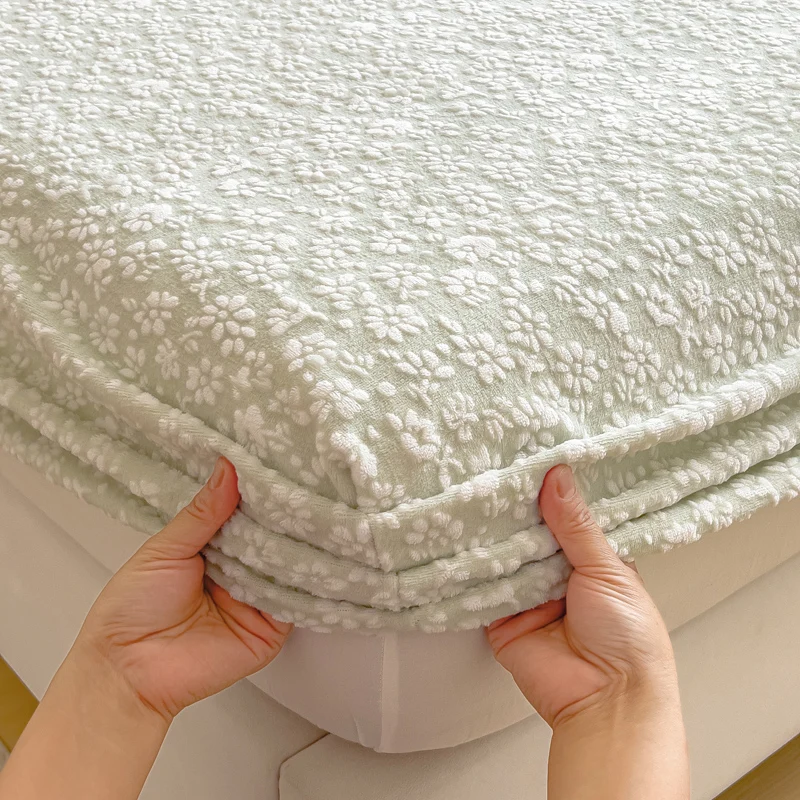 Thick Velvet Mattress Cover 3D Embossed Floral Fitted Sheet Non‑Slip Mattress Protector Soft Warm Bed Sheet For Autumn Winter
