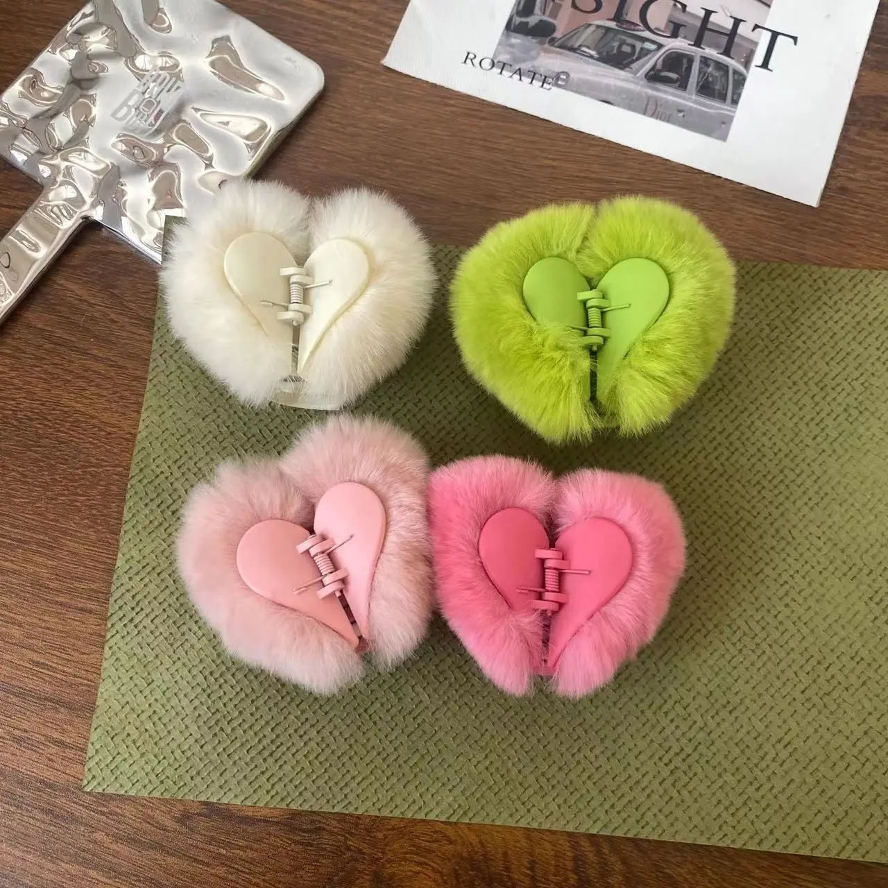 Large Heart-shaped Hair Clips with Rabbit Fur Material for Autumn and Winter Collection Crab Clip for Womens Hair Accessories